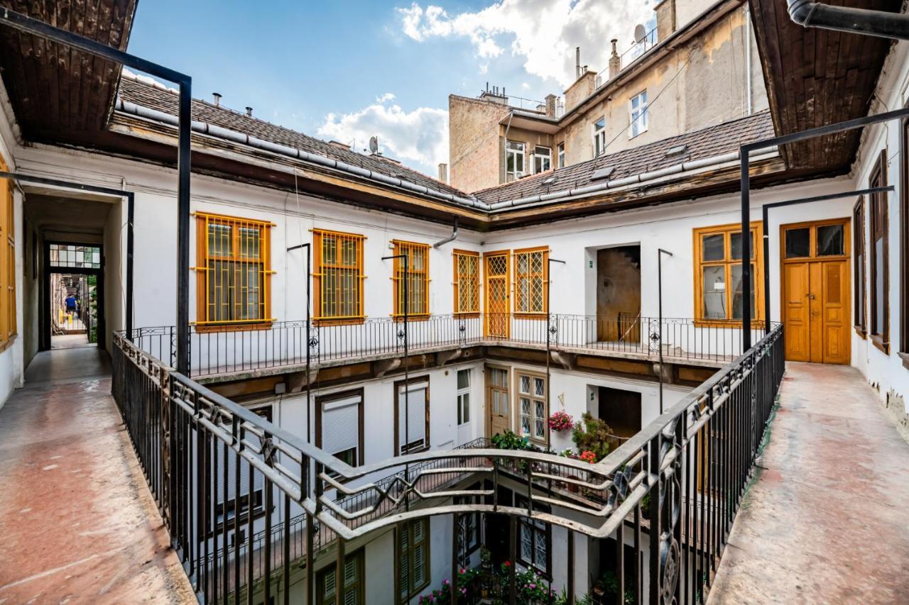 Blue Peace Downtown Apartment Budapest Luaran gambar