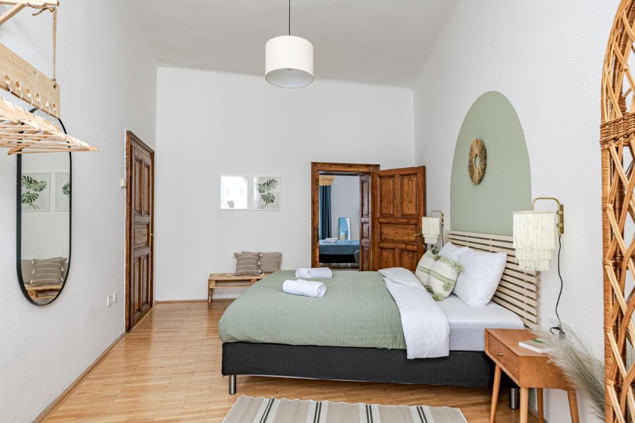 Blue Peace Downtown Apartment Budapest Luaran gambar