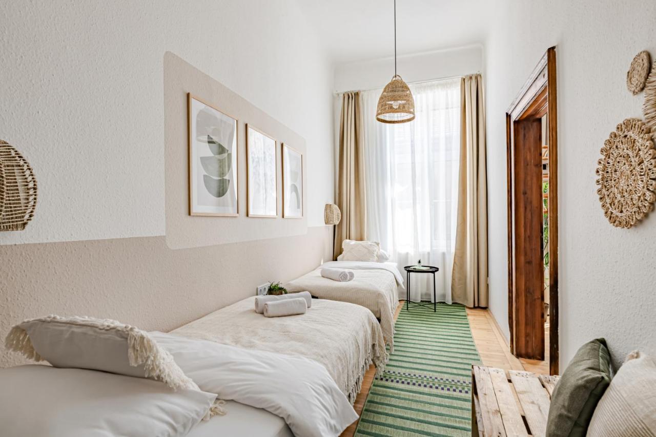 Blue Peace Downtown Apartment Budapest Luaran gambar